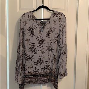 Woman’s top with double ruffle sleeves